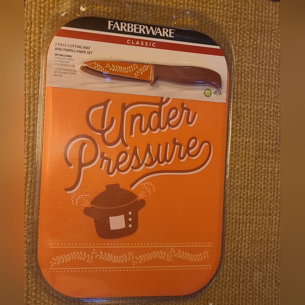 Farberware cutting mat and knife set